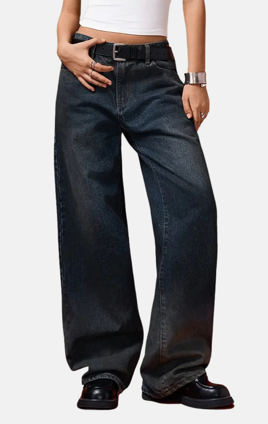 WOMANS STRAIGHT LEG JEANS