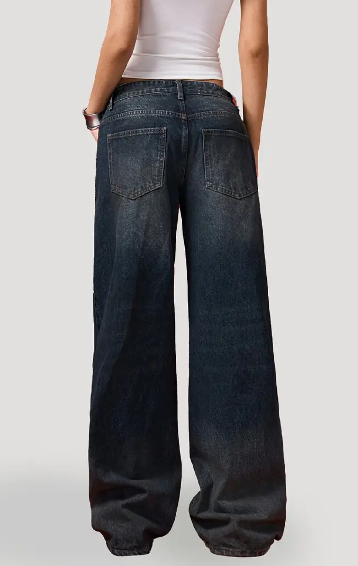 WOMANS STRAIGHT LEG JEANS