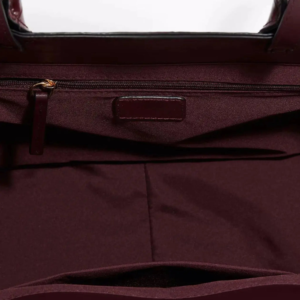 WOMANS CROCODILE PATTERN BAG