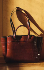 WOMANS CROCODILE PATTERN BAG